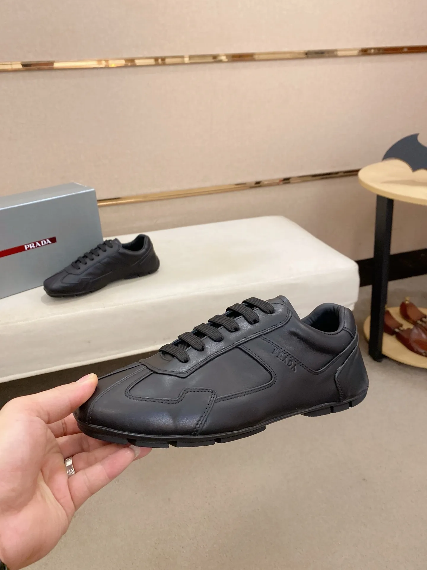 Men's shoes 💰 480💰 ✔️✔️✔️Top high version High-quality new PRADA (Prada) counters are launched at the same time. The new men's shoes and 😘fabrics are purely handmade in Niujing. Lining: Full cowhide lining. 👍🏿High-end☄️Open-molded non-slip rubber outsole, exquisite lines, simple and elegant, comfortable and high-end for leisure travel. Code number: 38-44. Can be customized45